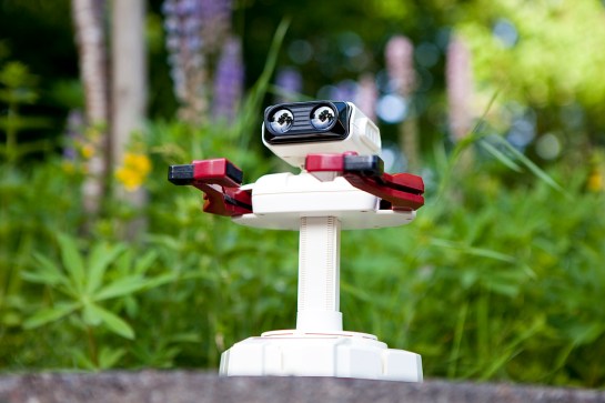 Famicom-Family-Computer-Robot-2