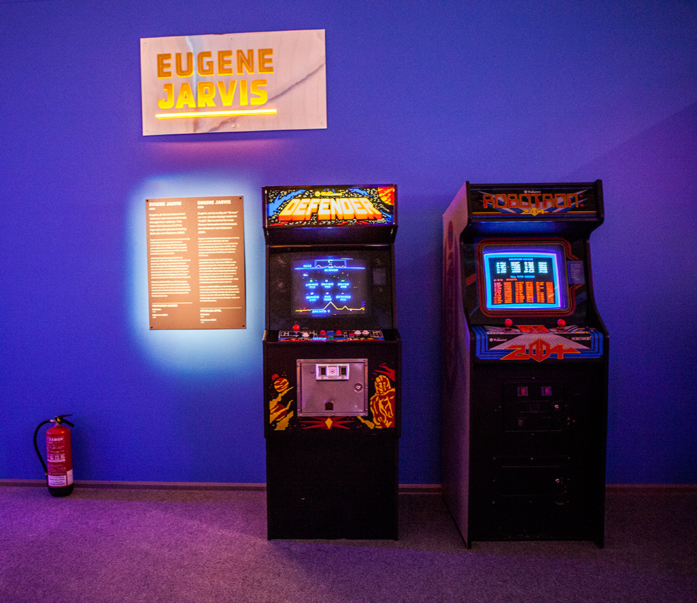 Defender & Robotron Arcades at Game Masters