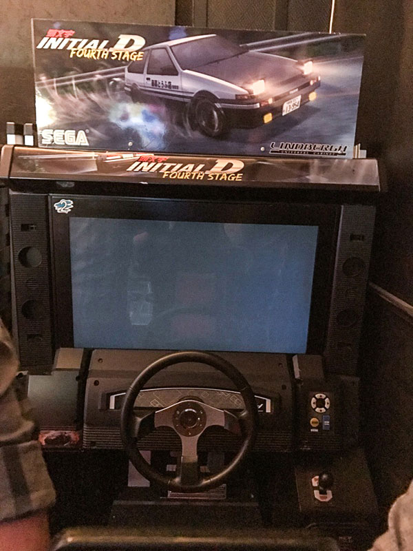 Racing arcade machine