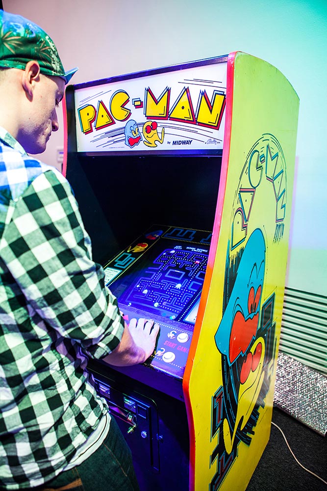 Barklund competing in Pac-Man SM