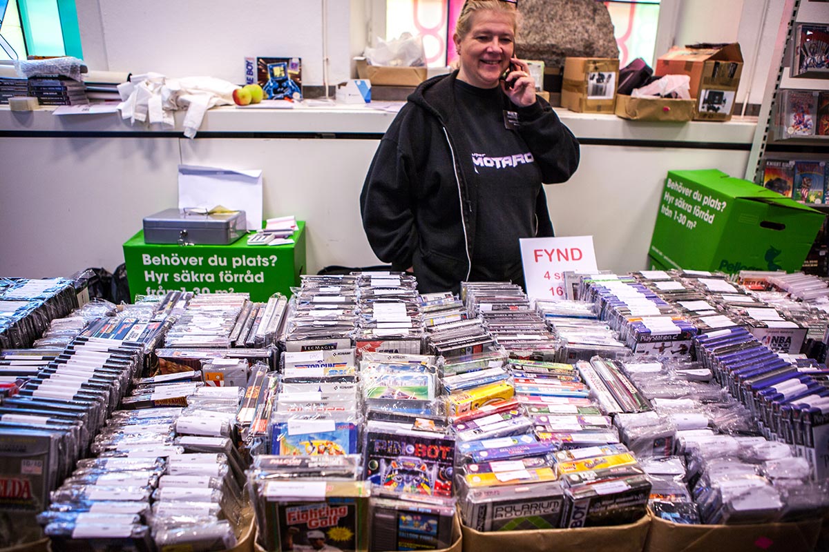 Motaro selling loads of retro games