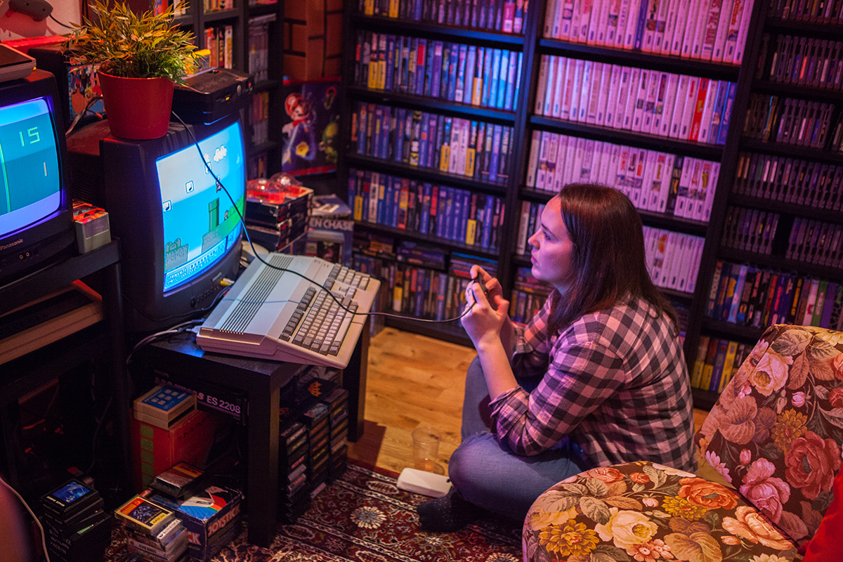 Casandra playing Super Mario Bros 3 at Retro Rumble